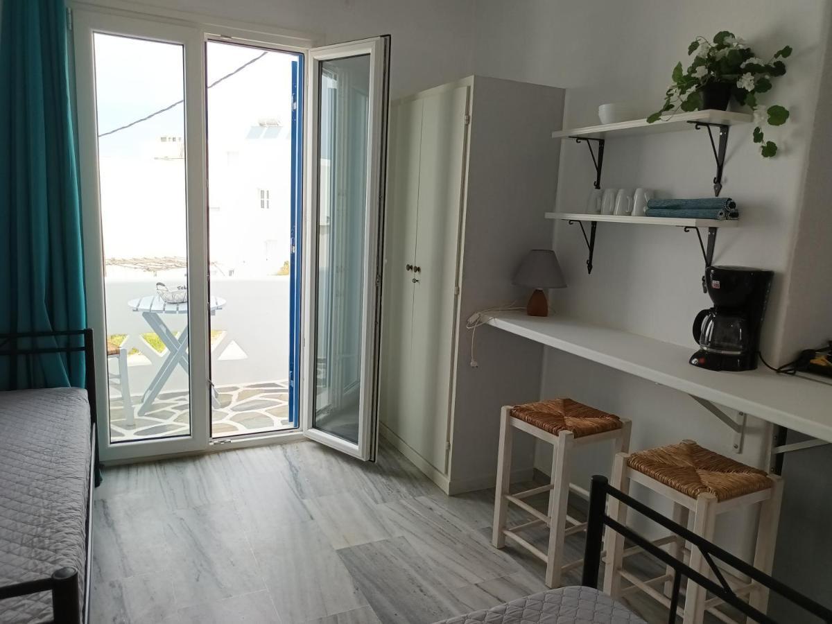 Athina'S Blue Studios Науса Екстериор снимка