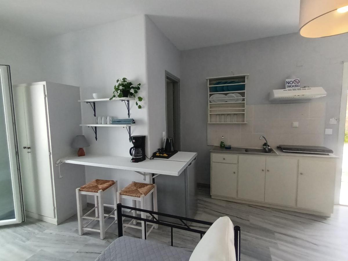 Athina'S Blue Studios Науса Екстериор снимка