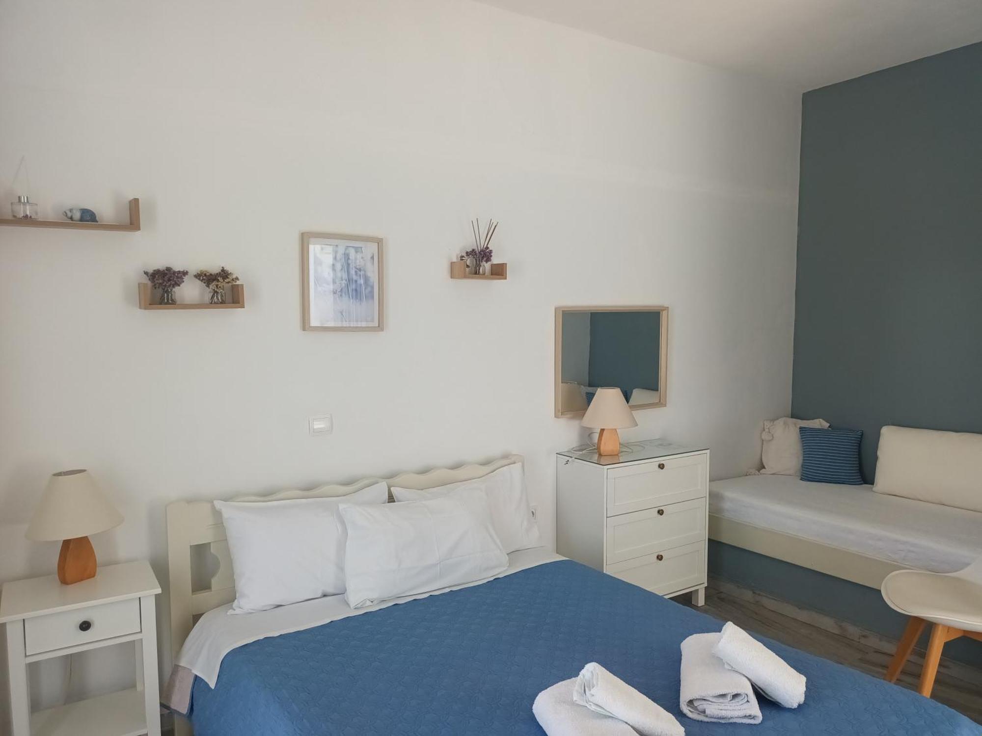 Athina'S Blue Studios Науса Екстериор снимка